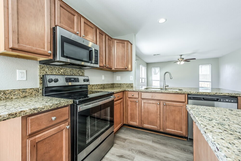 Building Photo - 2531 W White Feather Ln