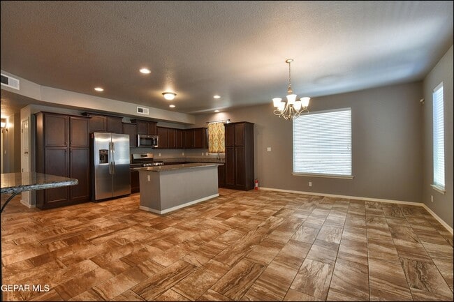 Building Photo - 6560 McFarland Ave