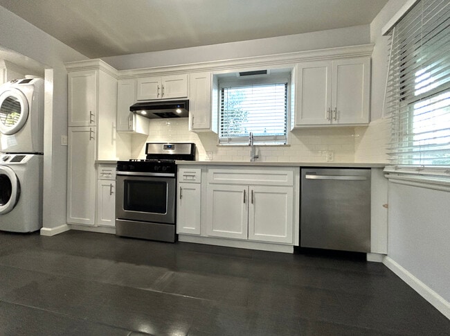 Building Photo - 252 N Canyon Blvd