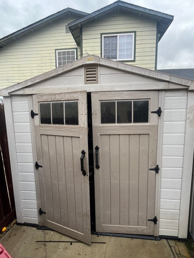 Building Photo - Charming 3-Bedroom Home in the Heart of Sa...