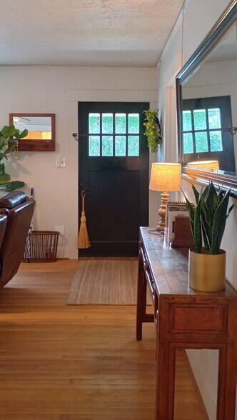 Building Photo - 1209 32nd St