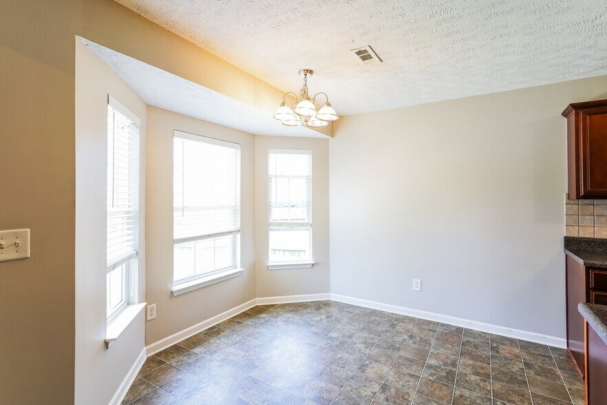 Building Photo - 3003 Deer Trail Dr