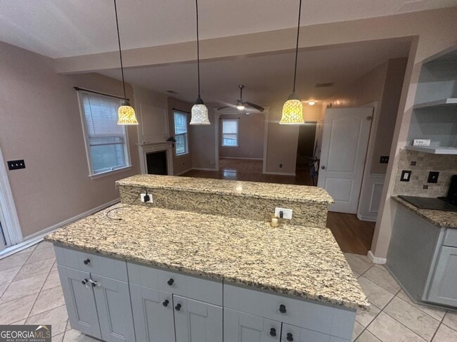 Building Photo - 61 Longwood Ct