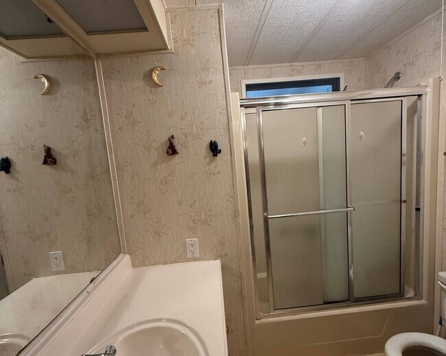 Building Photo - 128 Needle Palm Ln