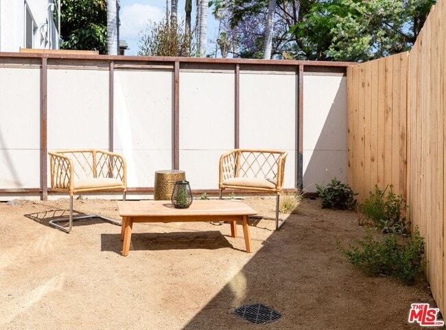 Building Photo - 3611 1/2 Bellevue Ave