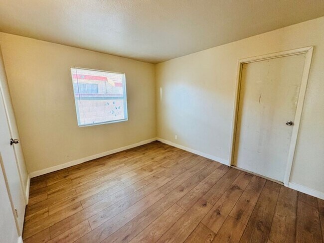 Building Photo - Gorgeous Remodeled 4+2 - $3100