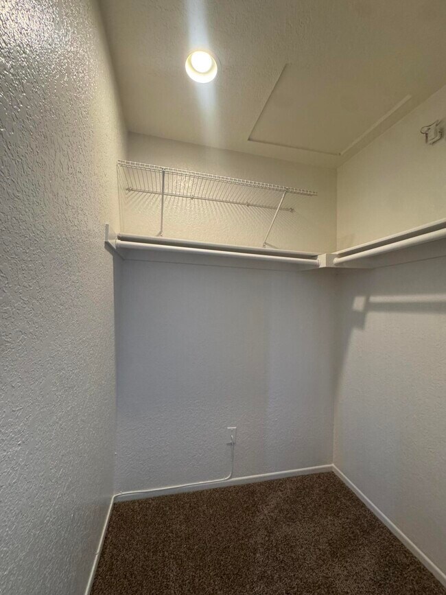 Building Photo - 78650 Ave 42