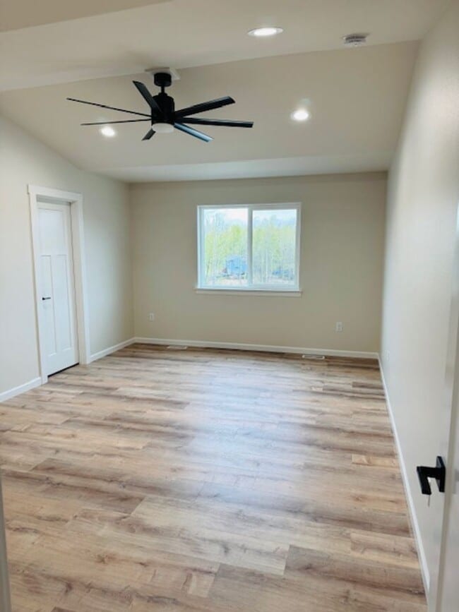 Building Photo - Brand New Duplex with upgraded finishes th...