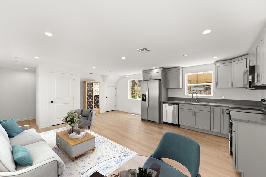 Building Photo - 1031 W 91st St