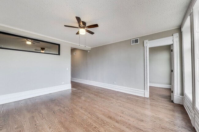 Building Photo - 1429 W. Grand(AKA 1117 Hoyne)