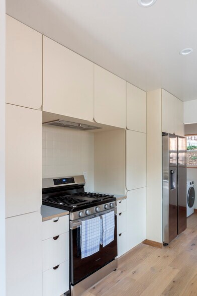 Building Photo - 3361 Hamilton Way