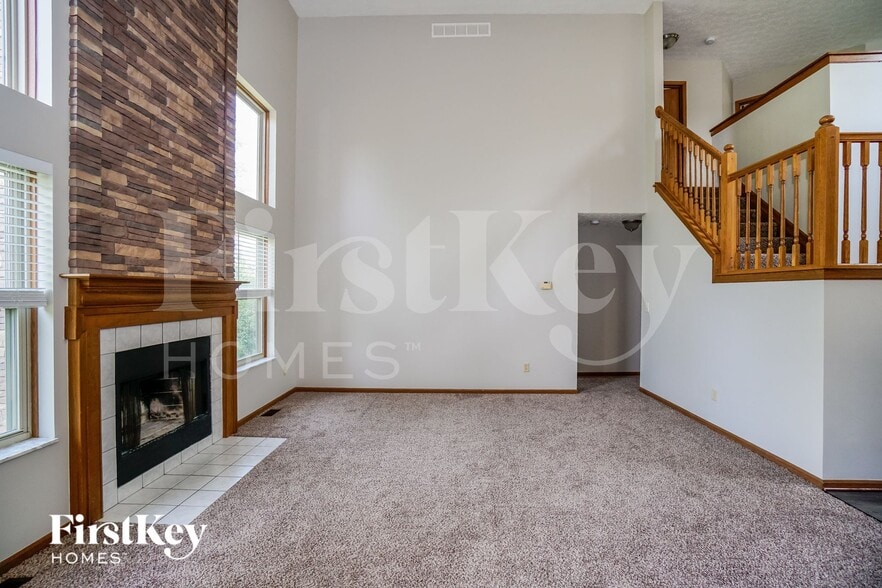 Building Photo - 1558 Royal Oak Dr