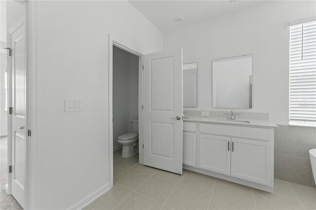 Building Photo - 2035 Rider Rain Ln