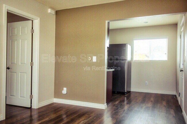 Building Photo - 2727 1/2 G Street