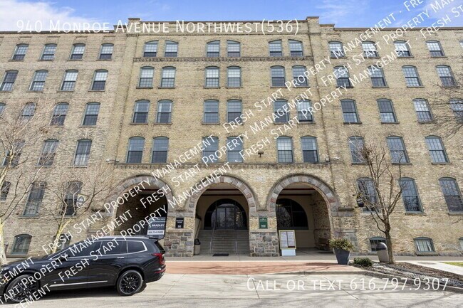 Building Photo - 940 Monroe Ave NW