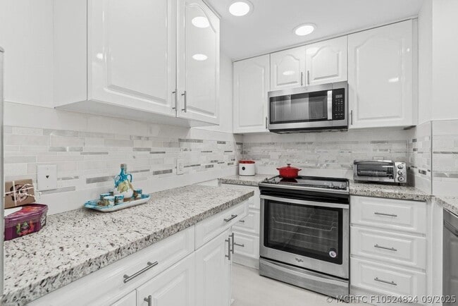 Building Photo - 5600 N Flagler Dr