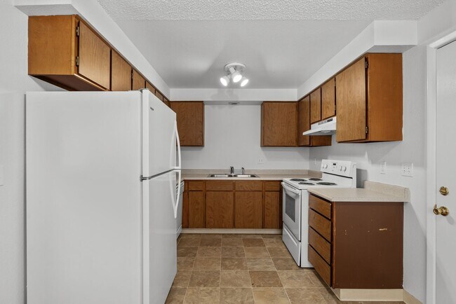 Building Photo - Charming townhome centrally located with great access to the Greenbelt and BSU!