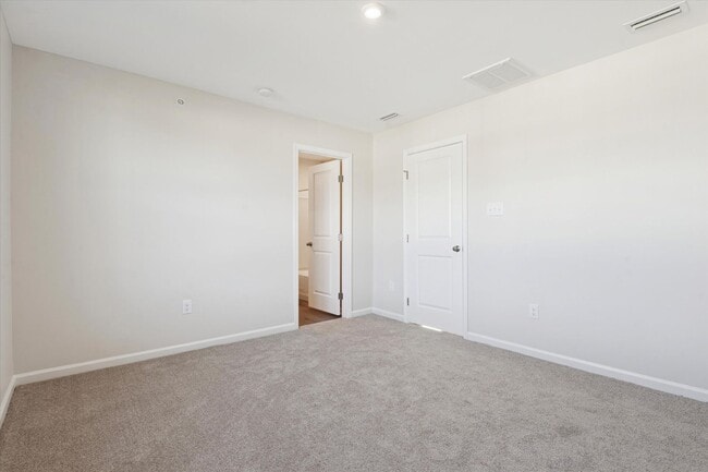 Building Photo - Brand-New Ryan Homes End Unit Townhome – Be the First to Move In!