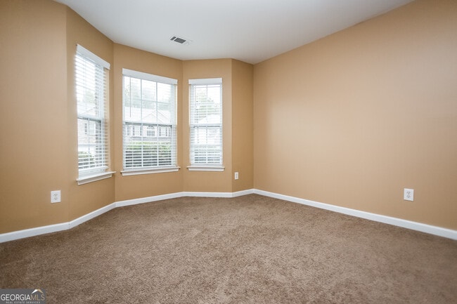 Building Photo - 6237 Selborn Dr SW