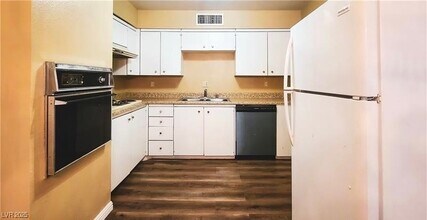 Building Photo - 350 E Desert Inn Rd