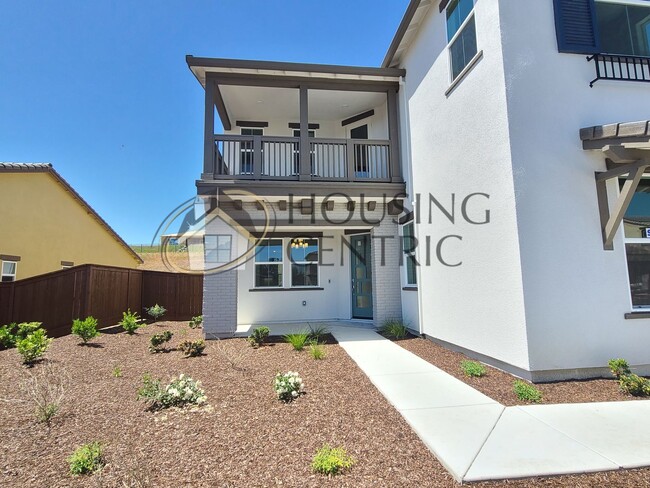 Building Photo - Luxurious Newer Construction Rental Home I...