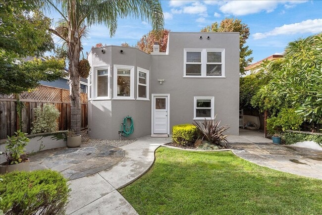 Building Photo - 1434 Paru St