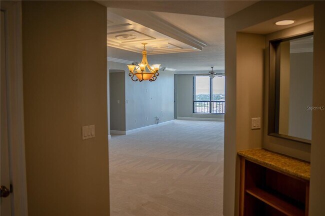 Building Photo - 1 Beach Dr SE