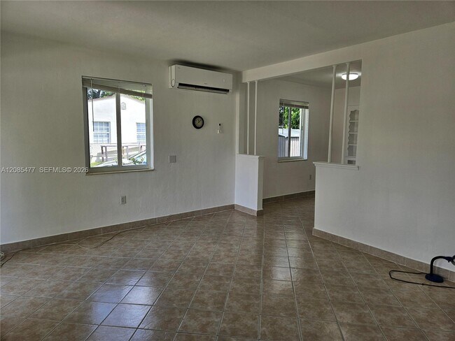 Building Photo - 145 SW 60th Ct