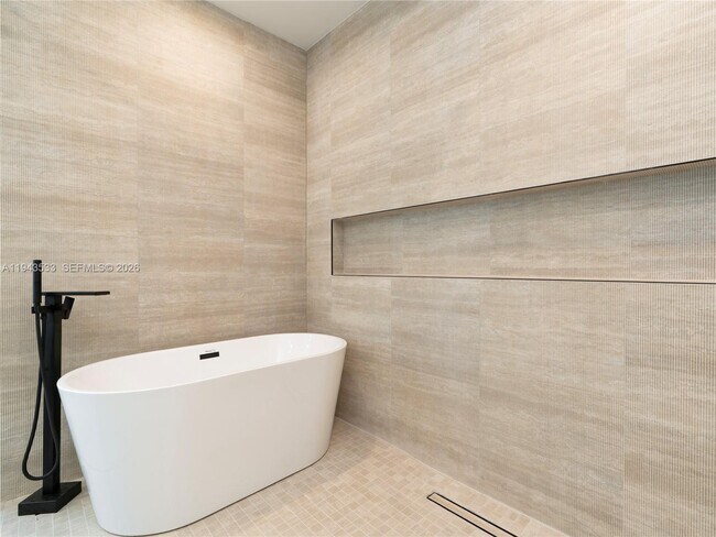 Building Photo - 1703 SW 23rd St