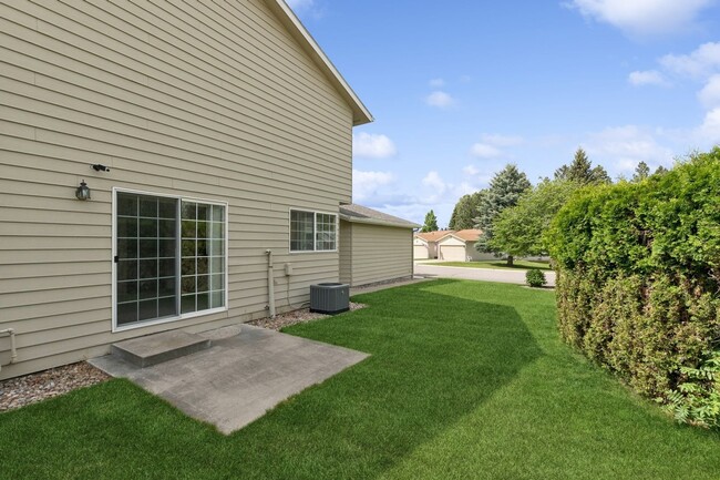 Building Photo - Carefree Townhouse Living in North Kalispell