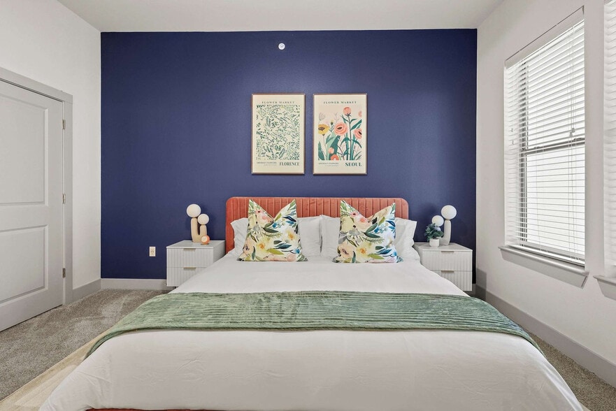 Building Photo - 13701 Montfort Dr