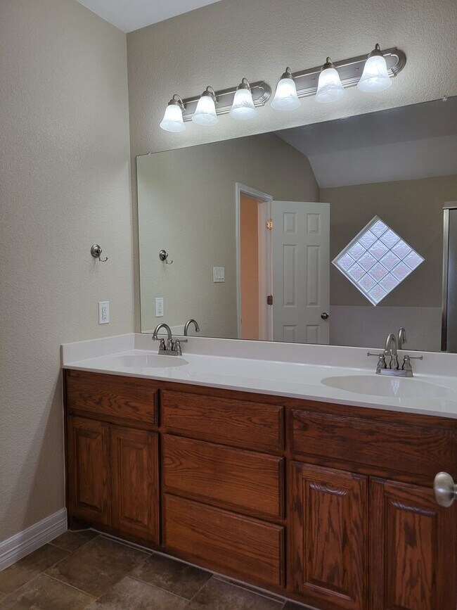 Building Photo - 2501 Leatherwood Dr