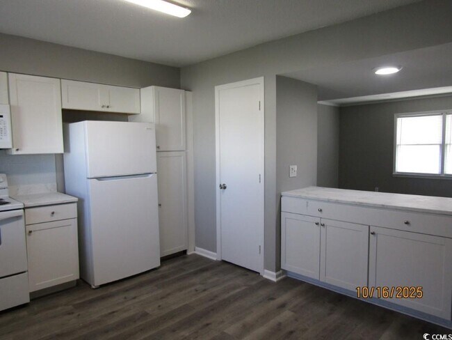 Building Photo - 1703 Fawn Vista Dr N