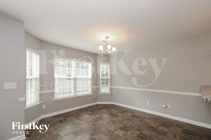 Building Photo - 2194 Longburn Dr