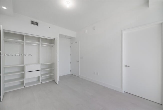 Building Photo - 700 NE 24th St