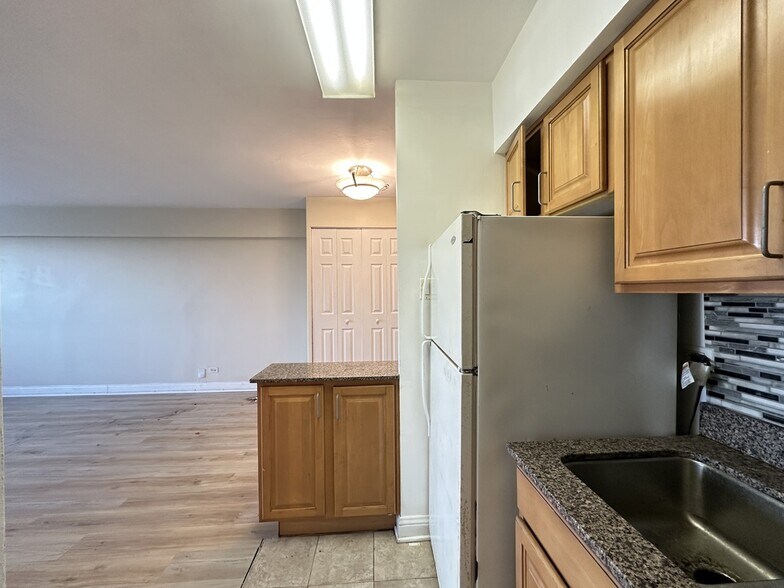 Building Photo - 4180 N Marine Dr