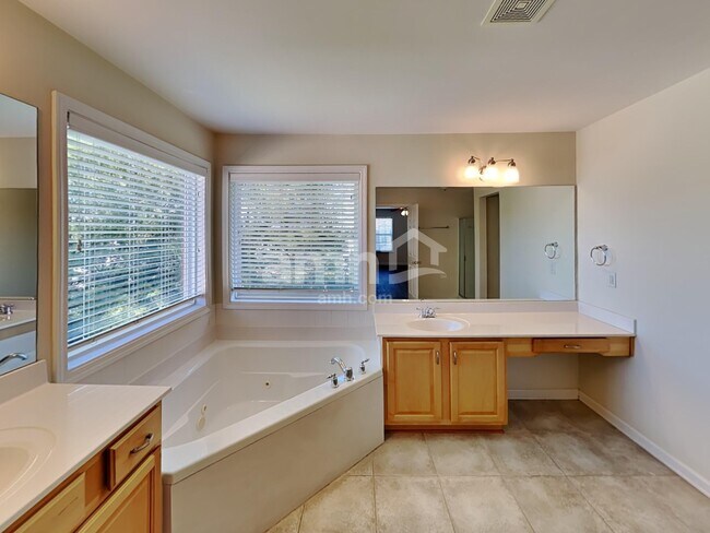 Building Photo - 420 Laurel Hills Dr