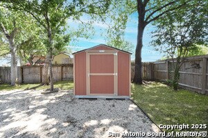 Building Photo - 222 Tapwood Ln