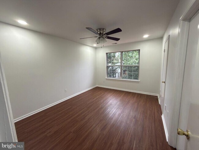 Building Photo - 46760 Hobblebush Terrace