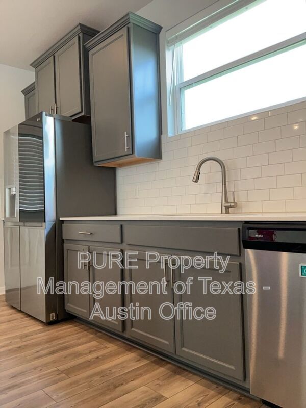 Building Photo - 3200 College Park Dr