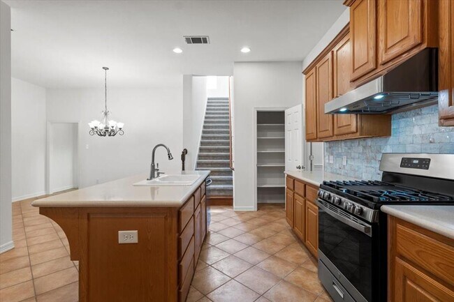 Building Photo - 2127 Clear Lake Pl