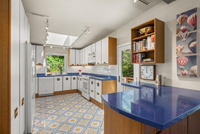 Building Photo - 15 Terrace Dr