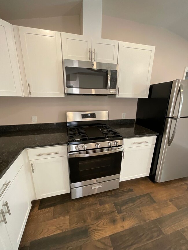 Building Photo - Central Tucson, close to University of Ari...