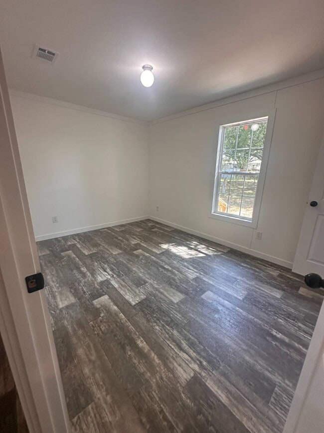 Building Photo - 7865 W Hwy 40