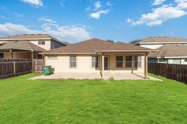 Building Photo - Gorgeous 3 bedroom, 2 bath home with a study near the Forum & Randolph AFB!