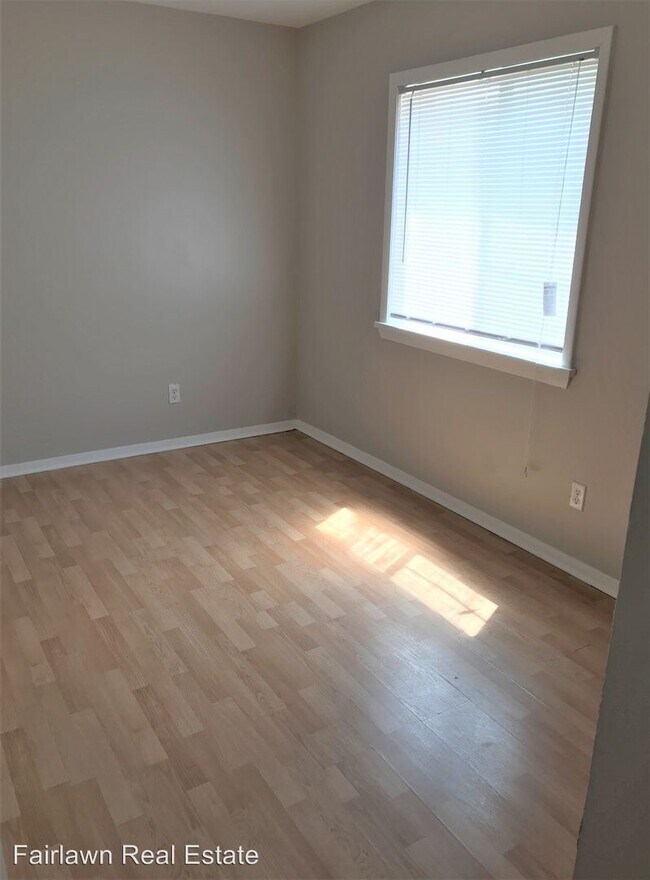 Building Photo - 807 S Randolph St