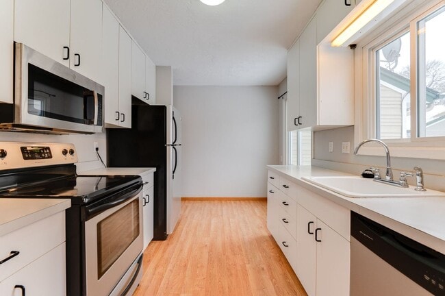 Building Photo - Terraceview Townhome