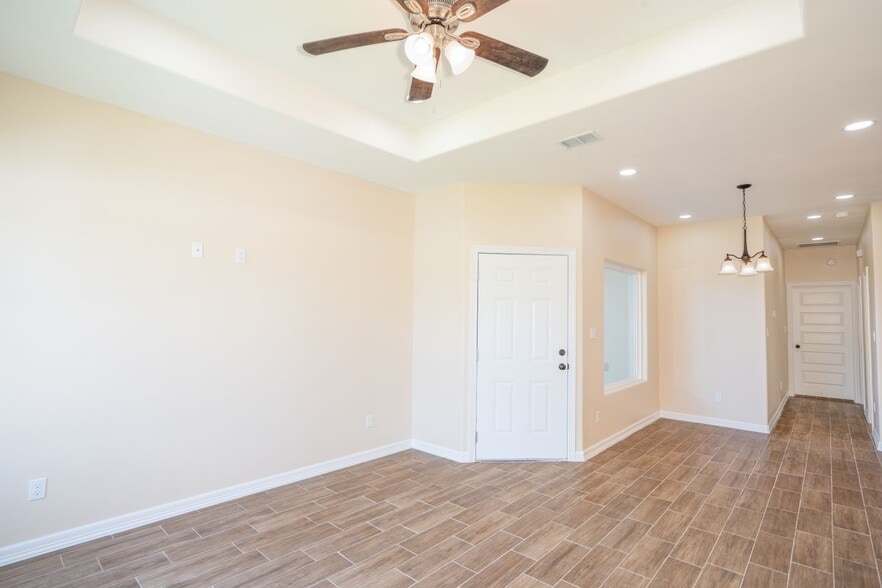 Building Photo - 1010 Escondido Ln E