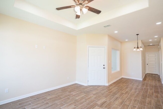 Building Photo - 1010 Escondido Ln E