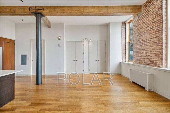 Building Photo - 154 Ave E